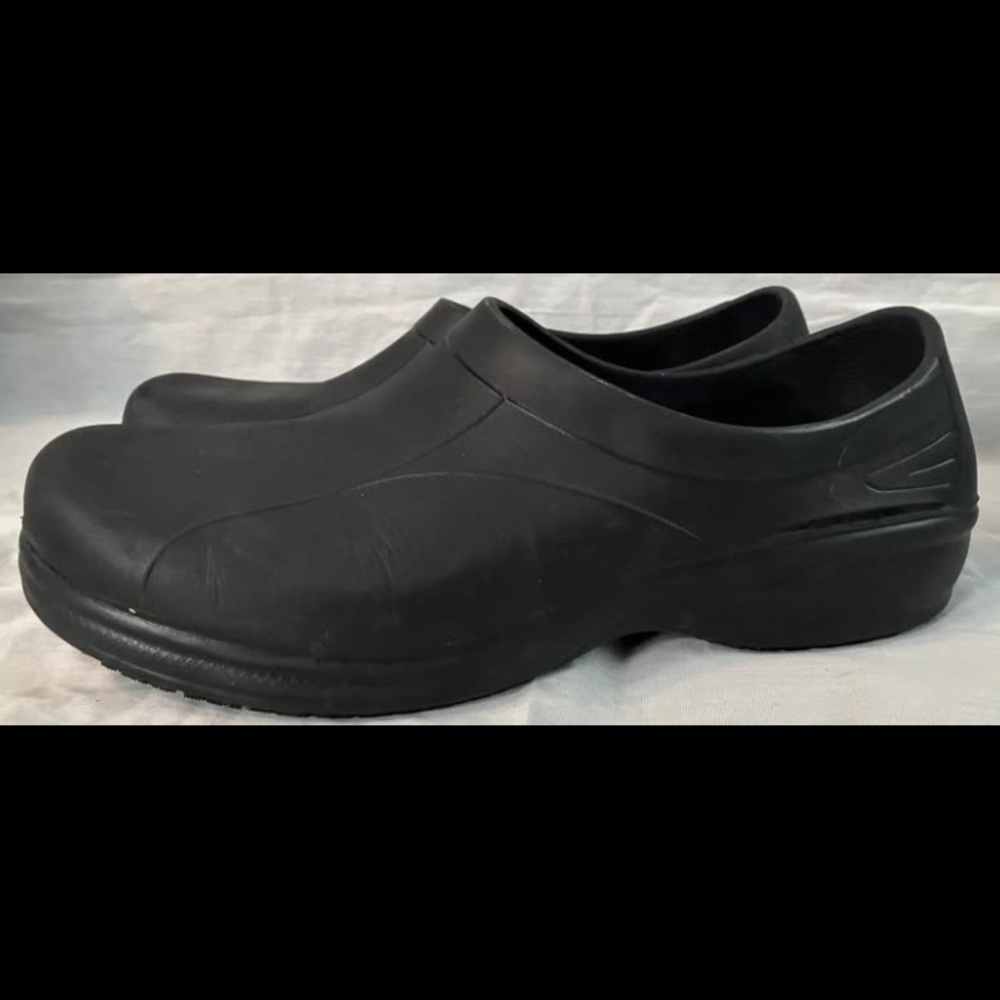 Anti-slip & oil kitchen clogs men’s 10 / women’s 11W work shoes waterproof